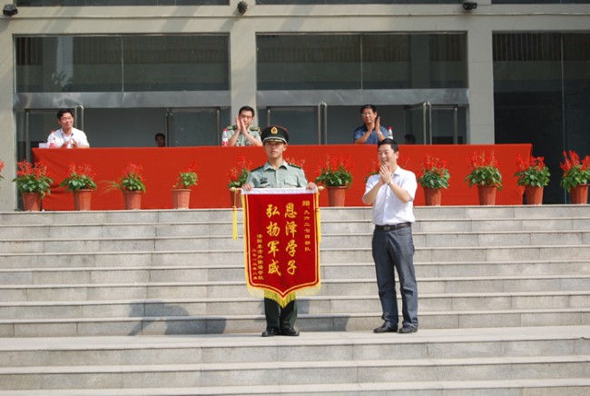 洛阳东外中学部新生军训会操表演