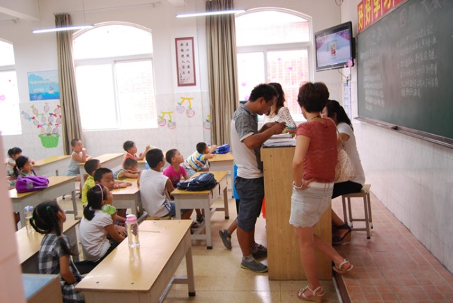 洛阳东方外国语学校新生开学报到