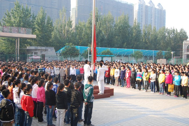 2012年中学部体育达标运动会开幕