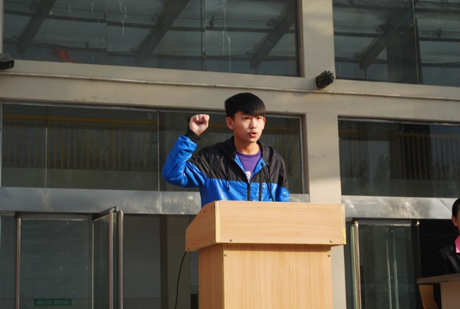 2012年中学部体育达标运动会开幕