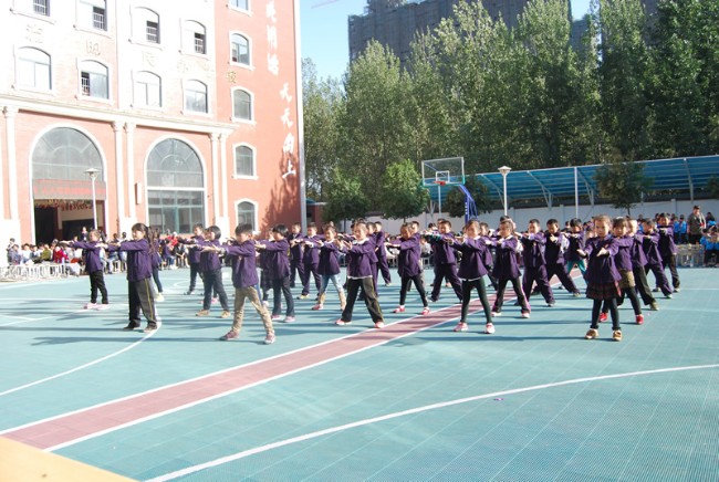 洛阳东方外国语学校武术操比赛