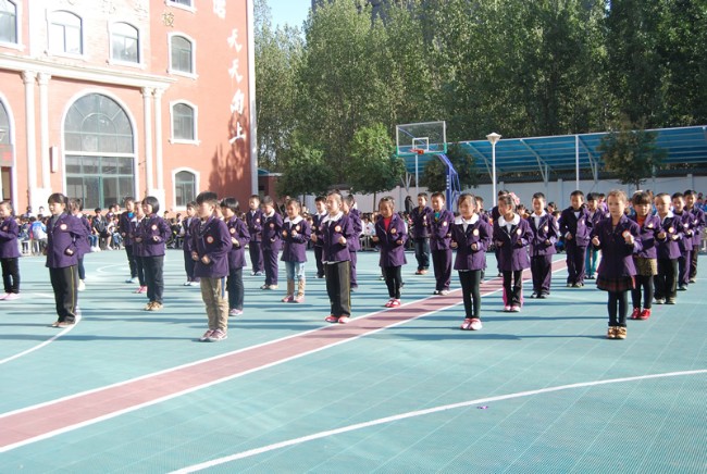 洛阳东方外国语学校武术操比赛