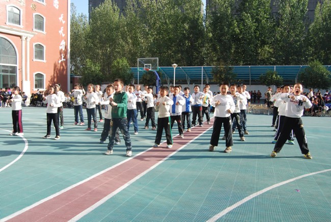洛阳东方外国语学校武术操比赛