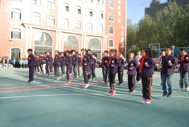 洛阳东方外国语学校武术操比赛