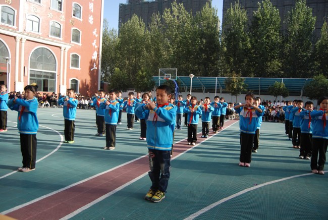 洛阳东方外国语学校武术操比赛