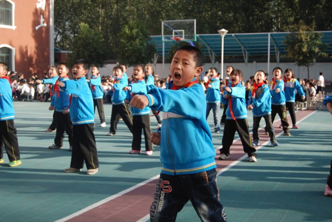 洛阳东方外国语学校武术操比赛
