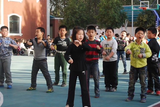 洛阳东方外国语学校武术操比赛