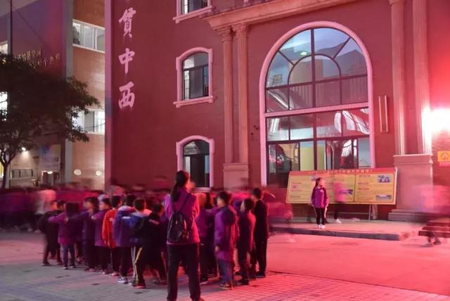 老师们的“夜生活”—东外小学部老师们的秘密 老师们的“夜生活”—东外小学部老师们的秘密
