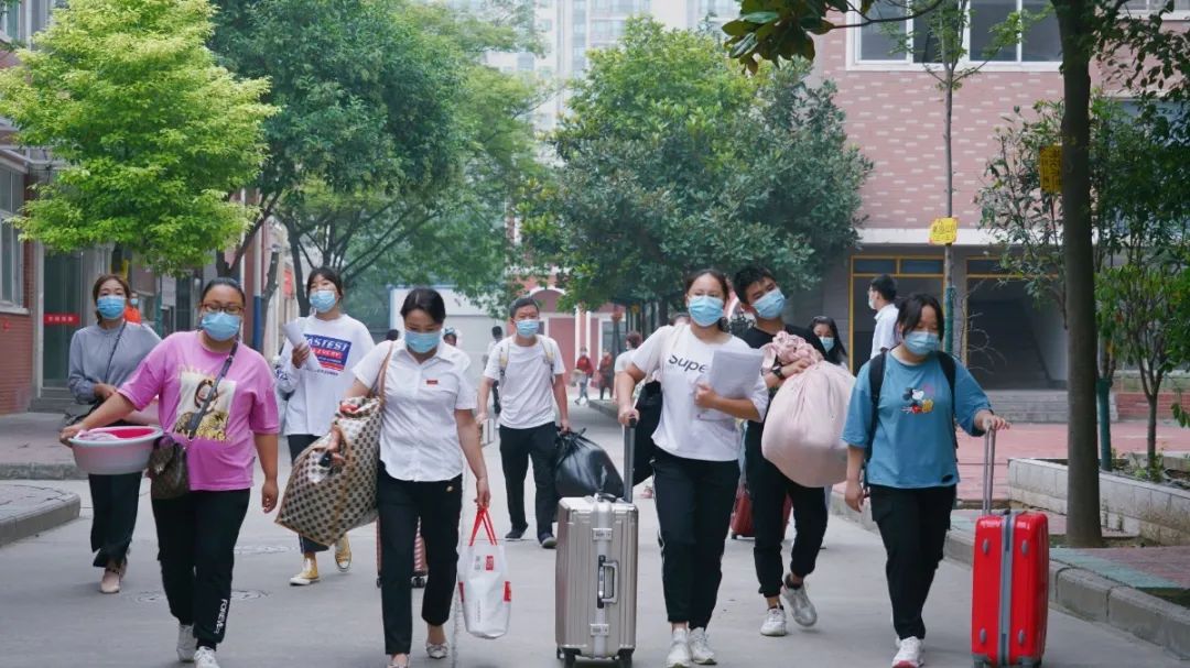新生报到丨初见倾“新”,很高兴遇见你