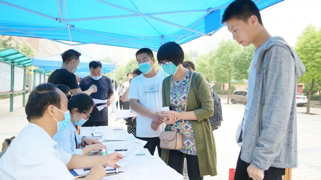 新生报到丨初见倾“新”,很高兴遇见你