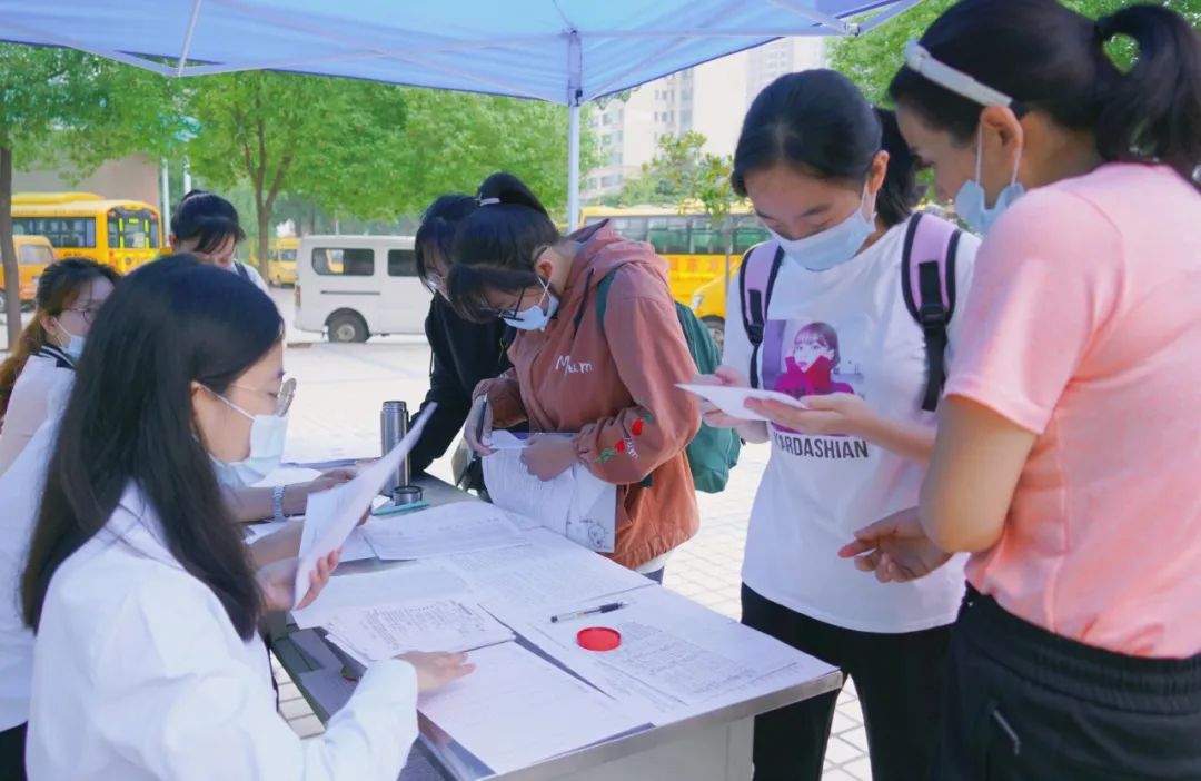 新生报到丨初见倾“新”,很高兴遇见你