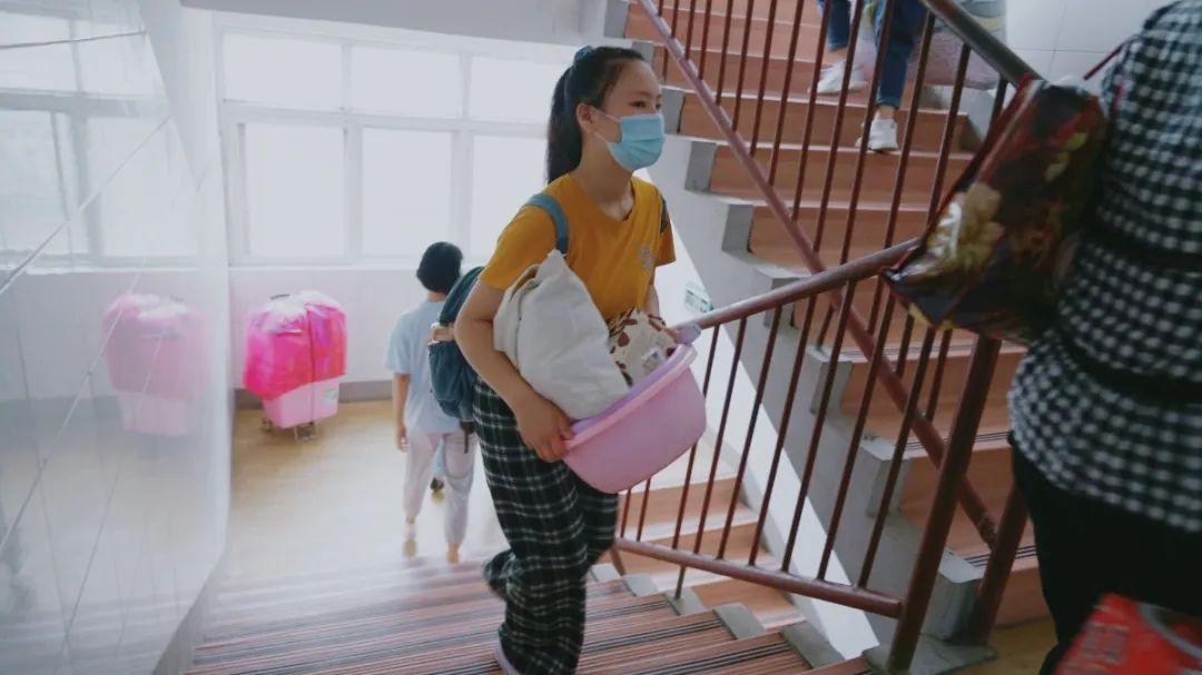 新生报到丨初见倾“新”,很高兴遇见你