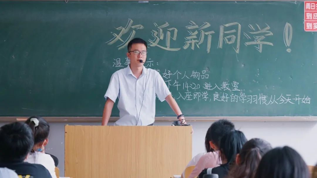 新生报到丨初见倾“新”,很高兴遇见你