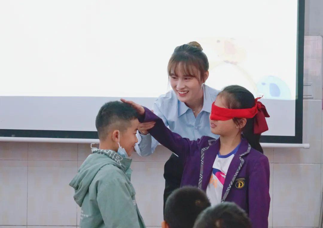 激活自主课堂,点燃研究热情丨东外小学部名师引领课活动纪实