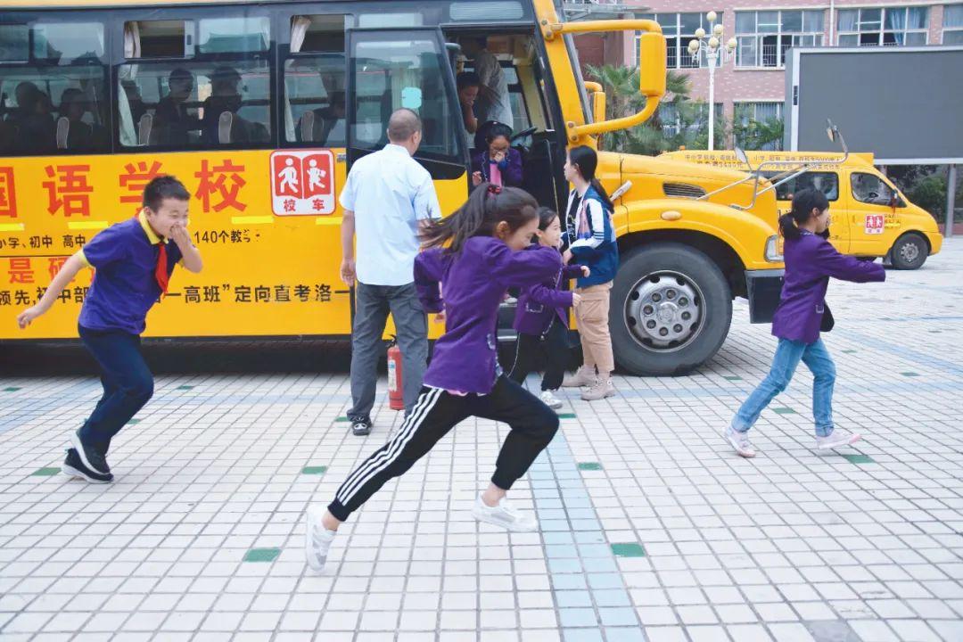 安不忘危 防患于未“燃”——洛阳东外校车消防安全疏散演练