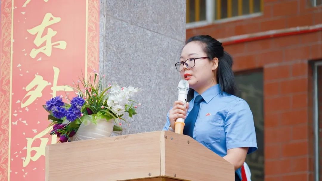 敬法律之剑 做守法公民—洛阳东外法治副校长聘任仪式暨法治讲座
