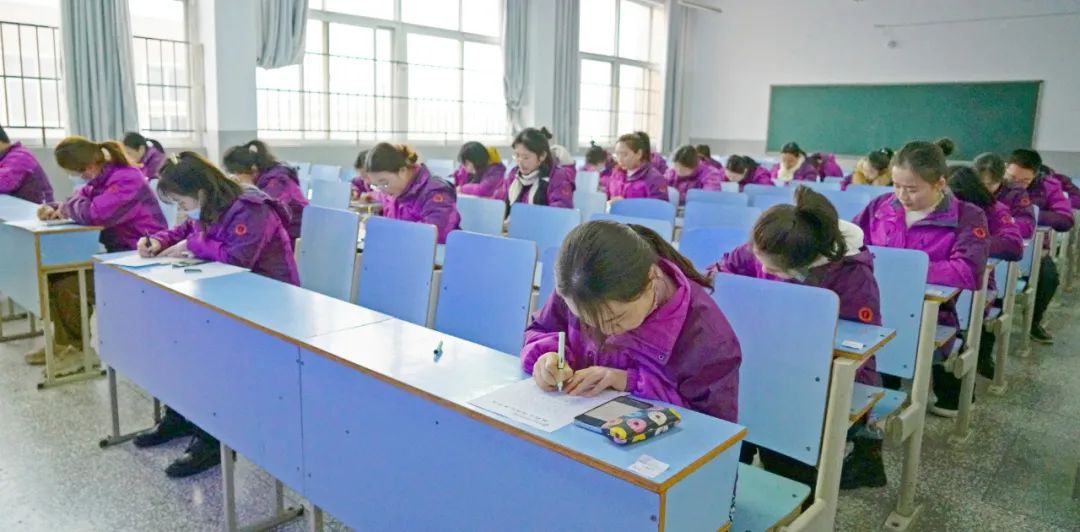 展书法艺术,扬东外文化--洛阳东外教职工书法比赛纪实
