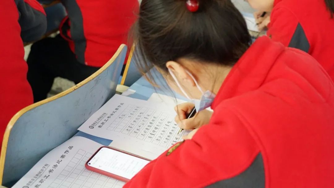 展书法艺术,扬东外文化--洛阳东外教职工书法比赛纪实