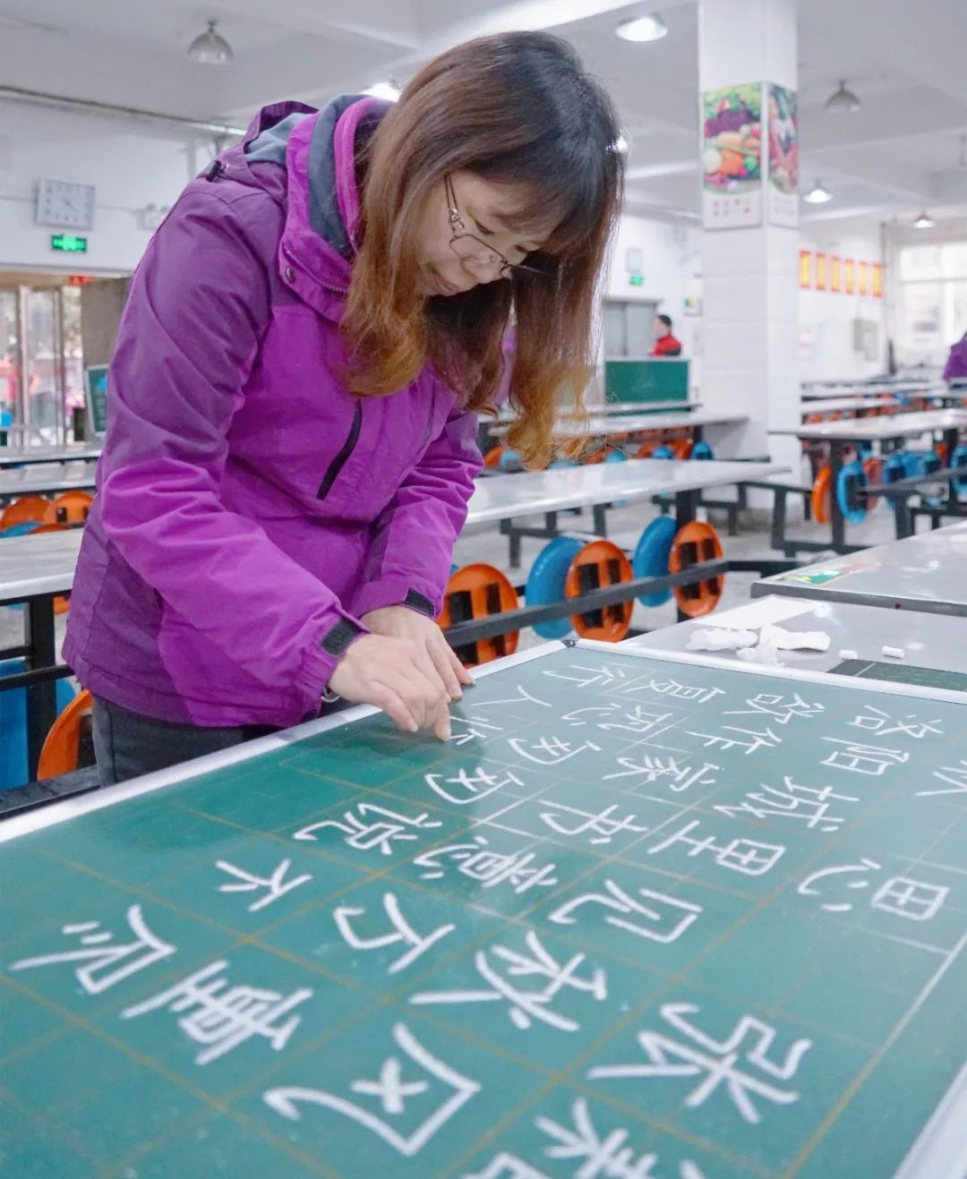 展书法艺术,扬东外文化--洛阳东外教职工书法比赛纪实