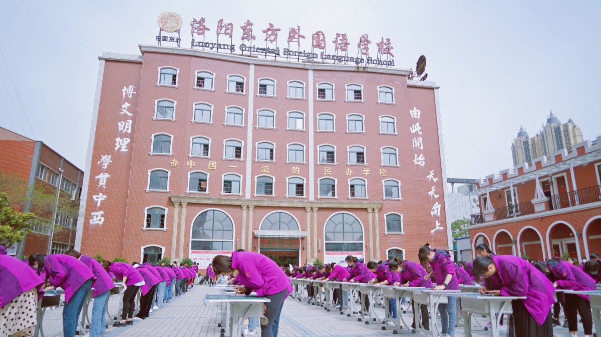 翰墨献礼 红色韶华—洛阳东外小学部迎建党100周年现场书法活动