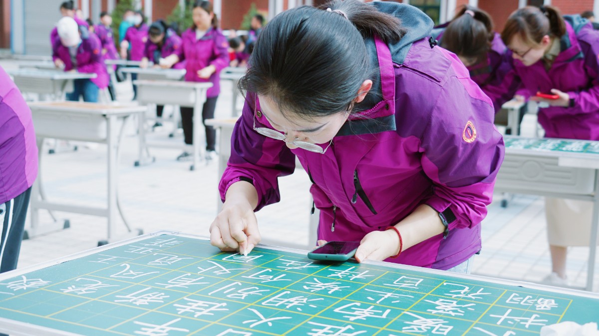 翰墨献礼 红色韶华—洛阳东外小学部迎建党100周年现场书法活动