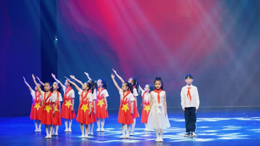 花儿向阳,童心向党--东外萌娃参加洛阳市庆六一电视文艺汇演