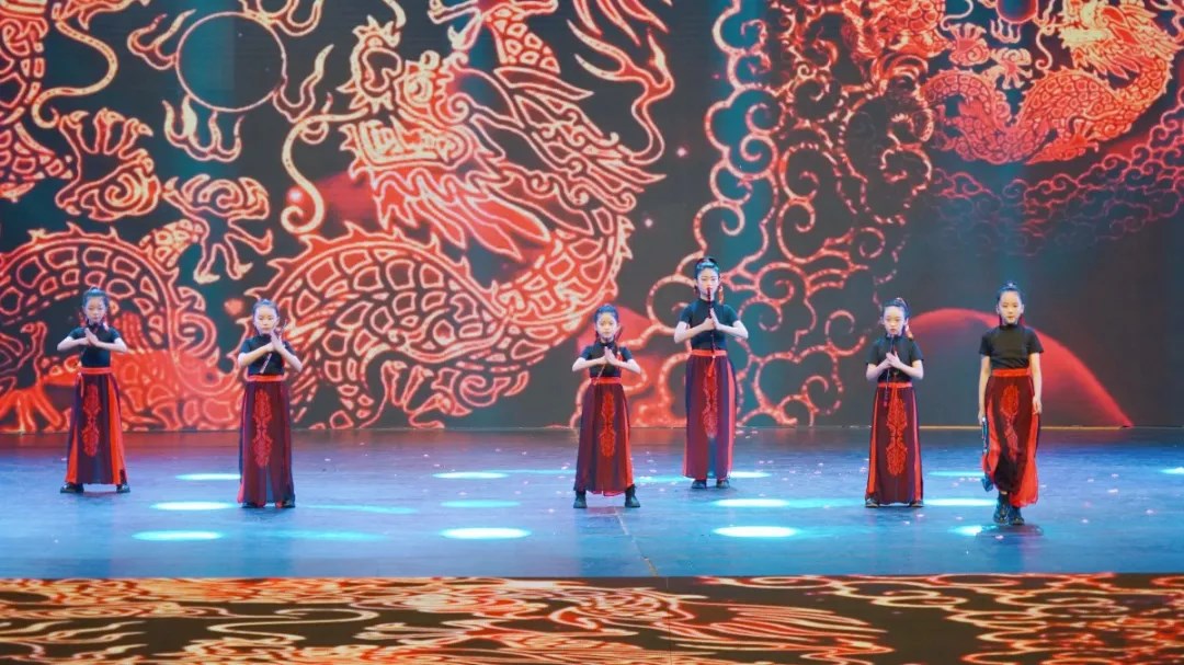 花儿向阳,童心向党--东外萌娃参加洛阳市庆六一电视文艺汇演