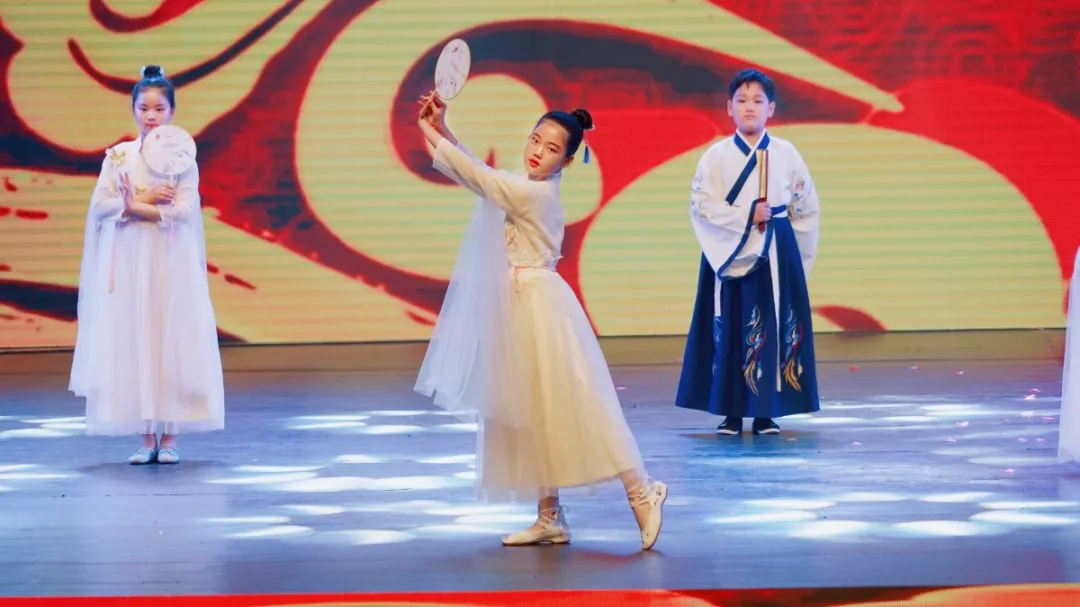 花儿向阳,童心向党--东外萌娃参加洛阳市庆六一电视文艺汇演