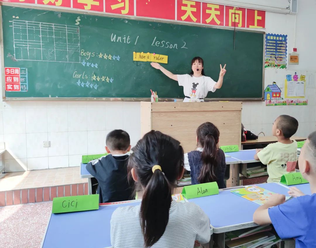 秋日校园丨一抹真情人心暖