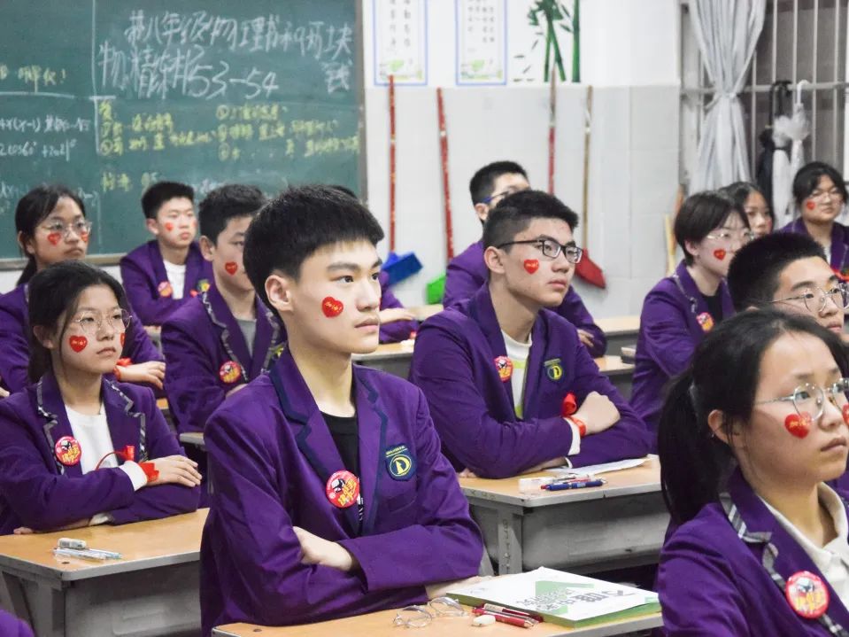 心存凌云志,一起向未来丨洛阳东外2022中考线上百日冲刺誓师大会