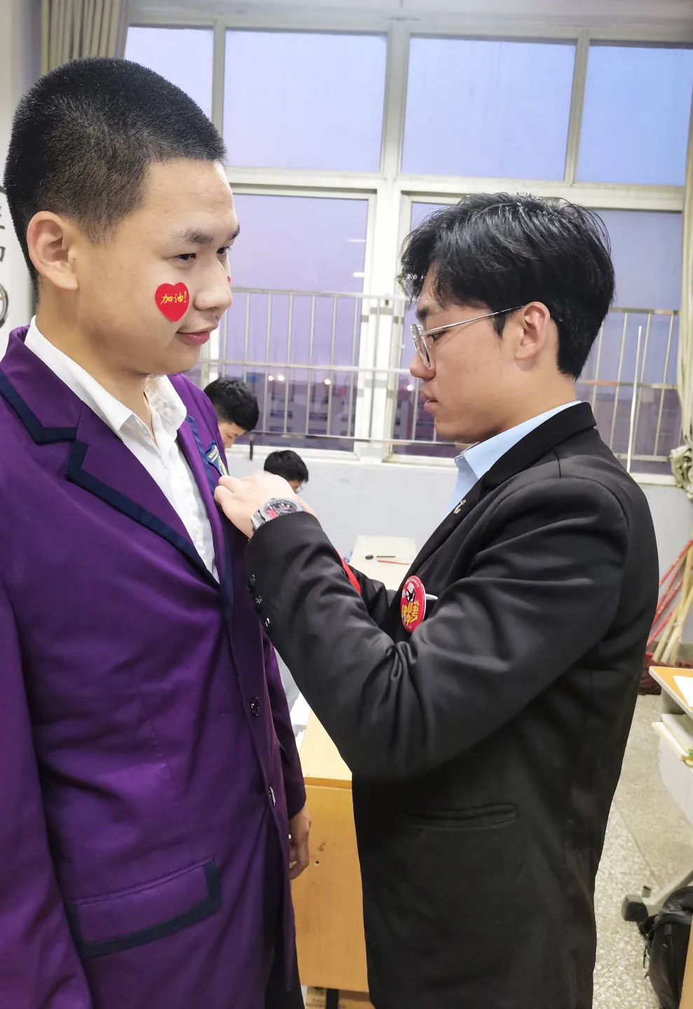 心存凌云志,一起向未来丨洛阳东外2022中考线上百日冲刺誓师大会