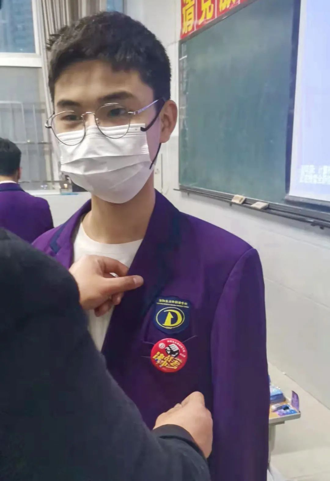 心存凌云志,一起向未来丨洛阳东外2022中考线上百日冲刺誓师大会