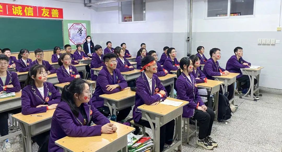 心存凌云志,一起向未来丨洛阳东外2022中考线上百日冲刺誓师大会