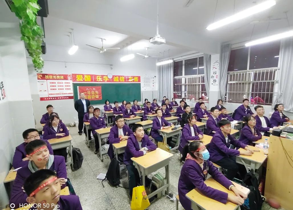 心存凌云志,一起向未来丨洛阳东外2022中考线上百日冲刺誓师大会