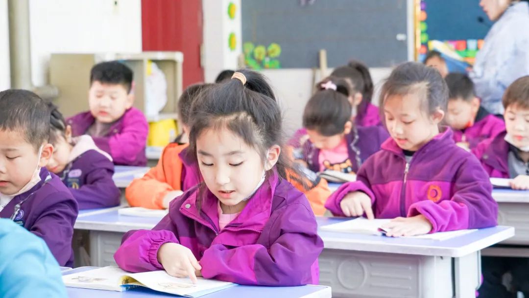 书香陪伴,传递智慧丨洛阳东外小学部书香校园系列活动