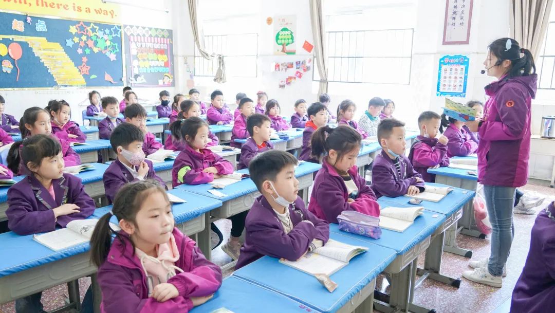 书香陪伴,传递智慧丨洛阳东外小学部书香校园系列活动