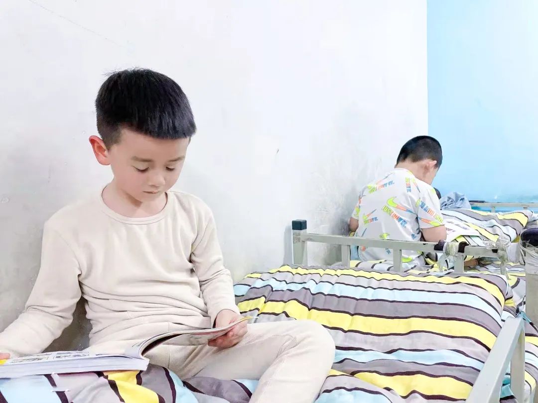 书香陪伴,传递智慧丨洛阳东外小学部书香校园系列活动