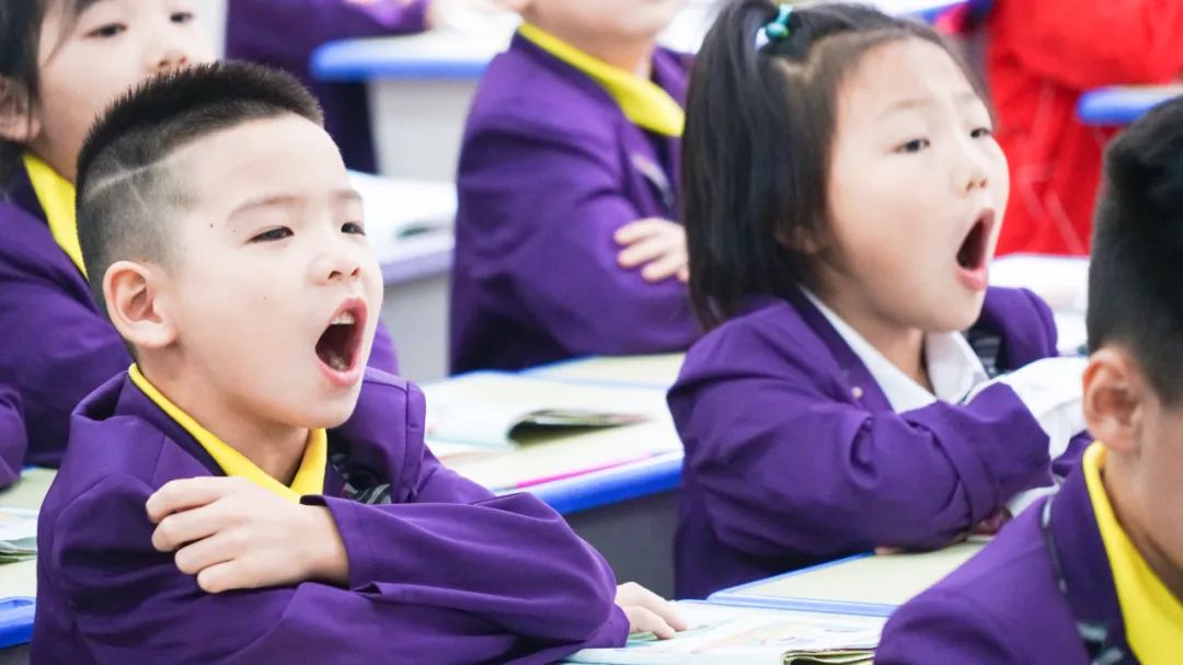 书香陪伴,传递智慧丨洛阳东外小学部书香校园系列活动