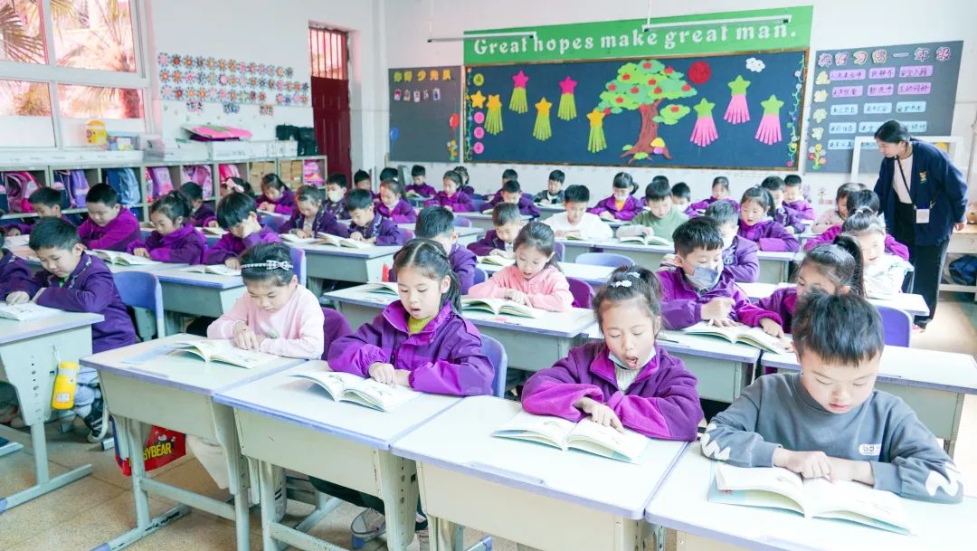 书香陪伴,传递智慧丨洛阳东外小学部书香校园系列活动