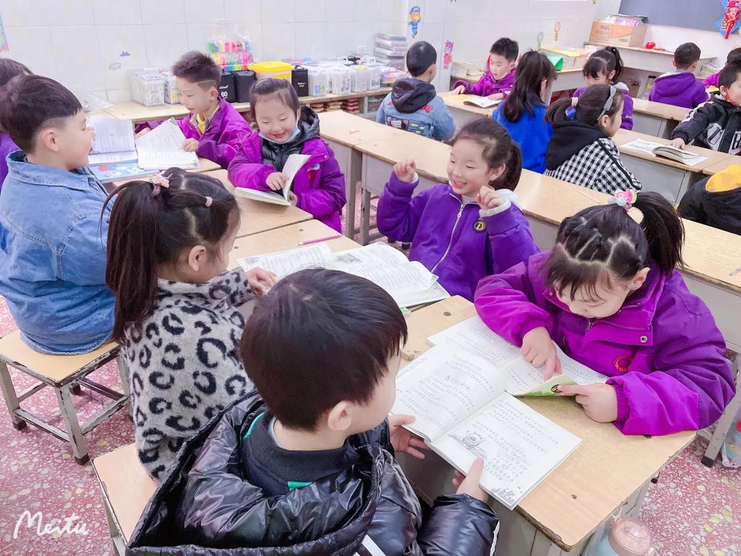 书香陪伴,传递智慧丨洛阳东外小学部书香校园系列活动