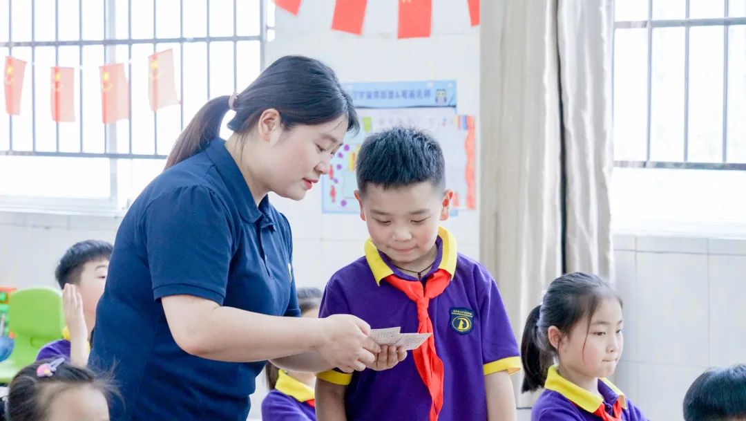 巧背古诗 最强大脑丨东外小学部巧借扑克牌玩转古诗词系列活动